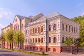 Здание 3-х этажное, общ.пл. 2845,9 кв.м, земельный участок, общ.пл. 2074 кв.м: Ярославская область, г. Ростов, ул. Покровская (бывш. Ленинская), д. 40